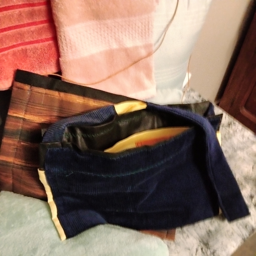Handbags - Picture 5 of 5